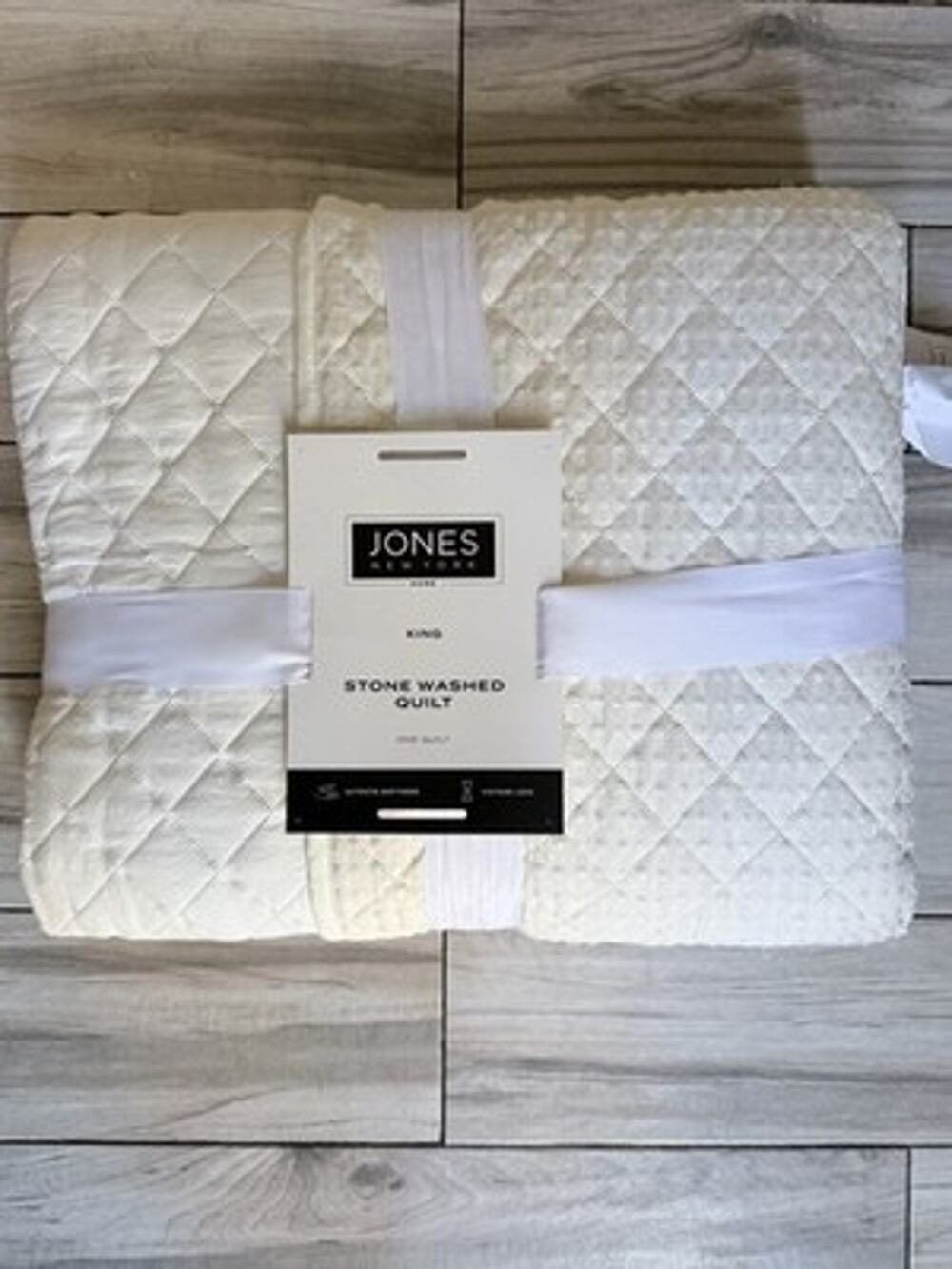 Jones, New York Home Cream/Off-White Stoned Wash King Size Quilt Brand New